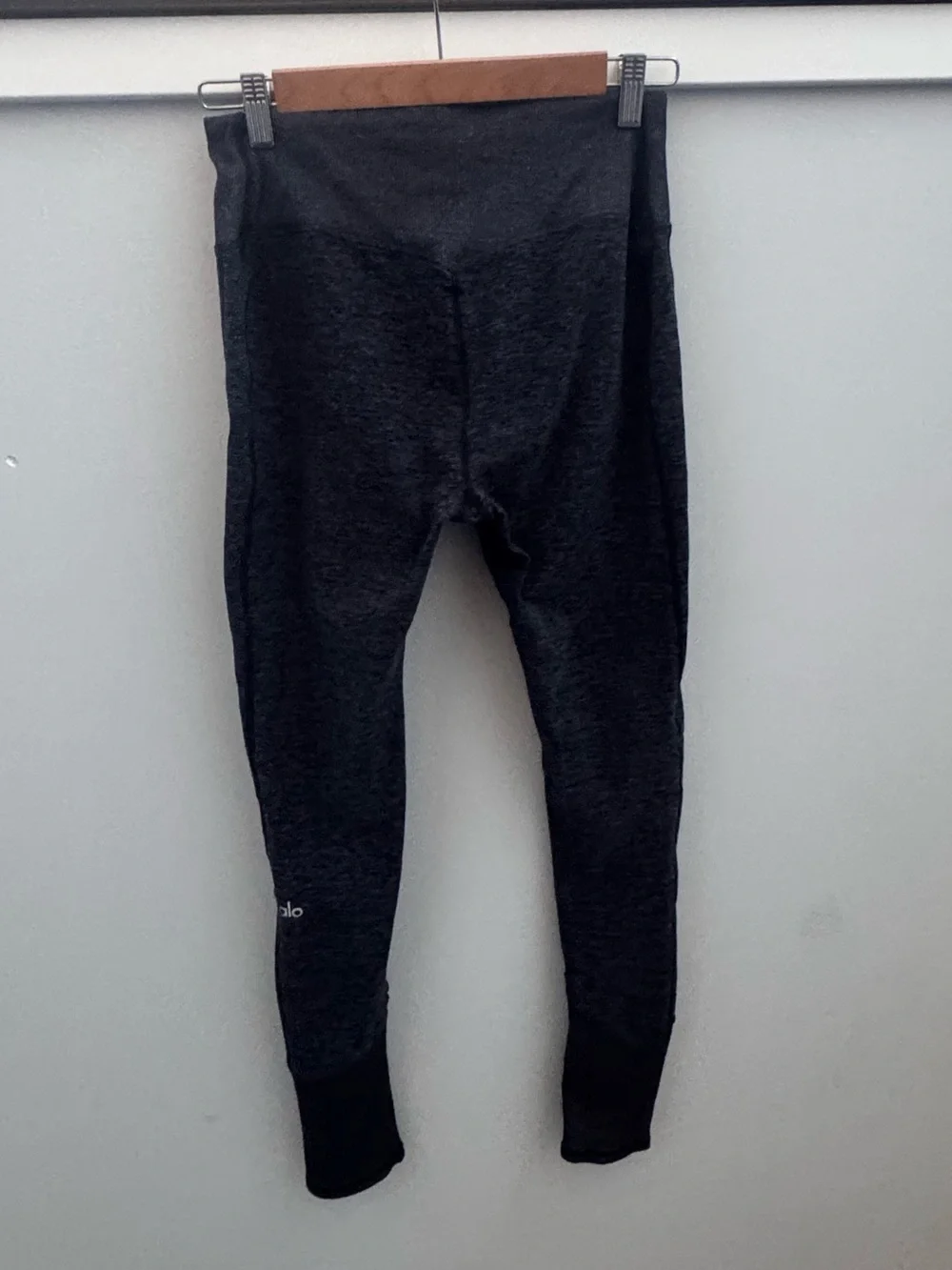 ALO Yoga Charcoal Heather High-Waist Leggings. Size L